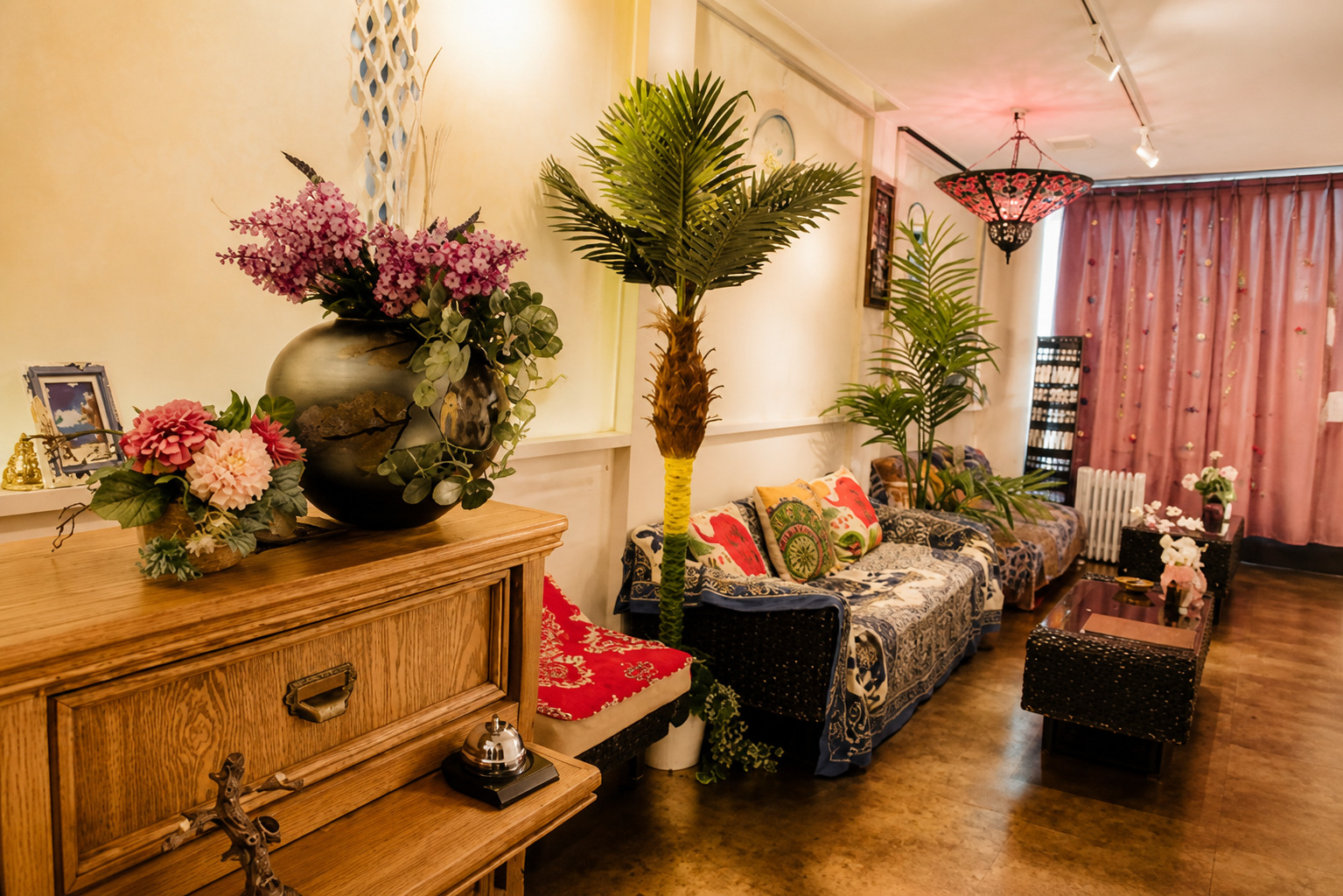 Momiyan salon interior